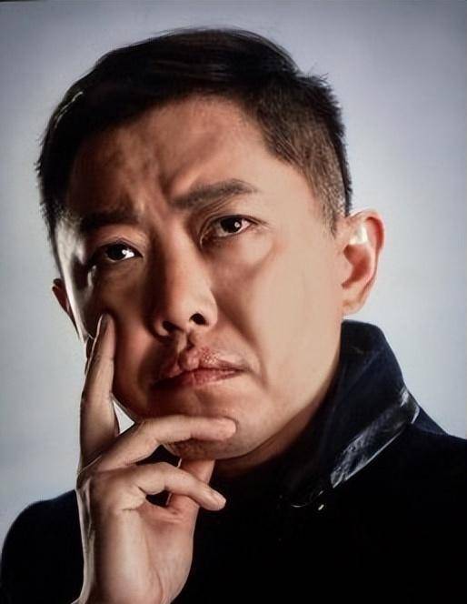 吴父由翟小兴出演,翟小兴是国家话剧院一级演员,毕业于中央戏剧学院