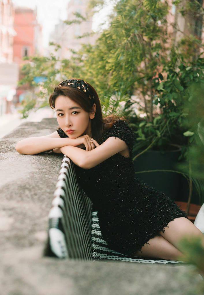 毛俊杰大上海风情写真释出 摩登洋气充满都市时尚感_黑色_紧身_毛俊杰