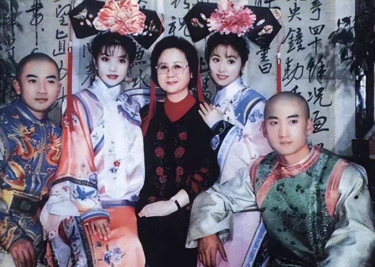 罕见露面风采依旧好,同行孙女美过还珠三姐妹_平鑫涛_活动_气质