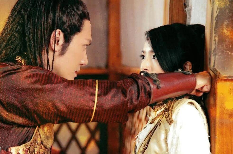 但皇帝高纬却在这个节骨眼上,直接派人给高长恭送去了一杯毒酒.