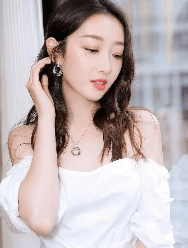 "林黛玉"蒋梦婕邢昭林疑恋爱,她放下林更新恋小鲜肉?