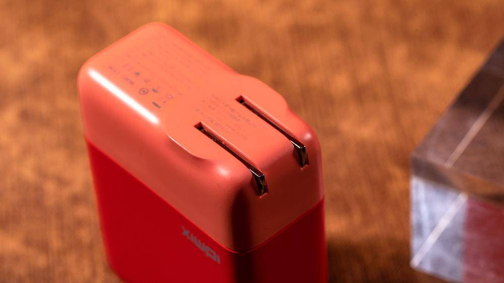 作为氮化镓快充头子,它也同时支持多种快充协议,比如支持华为scp,qc3.