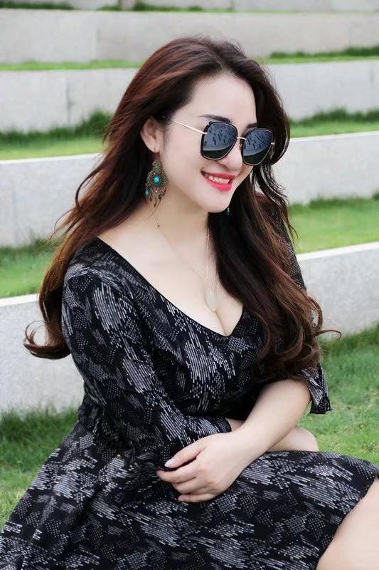 小几岁的小鲜肉相恋被骗100万,大码"臀模"梁丽莎的坎坷情路_时候_感情