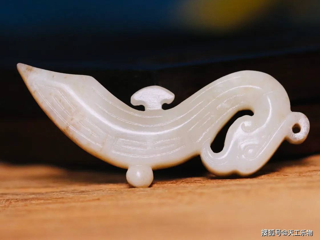 仿古风格的玉雕小件!和田籽料"龙凤带钩"!_皮色_玉石_材质