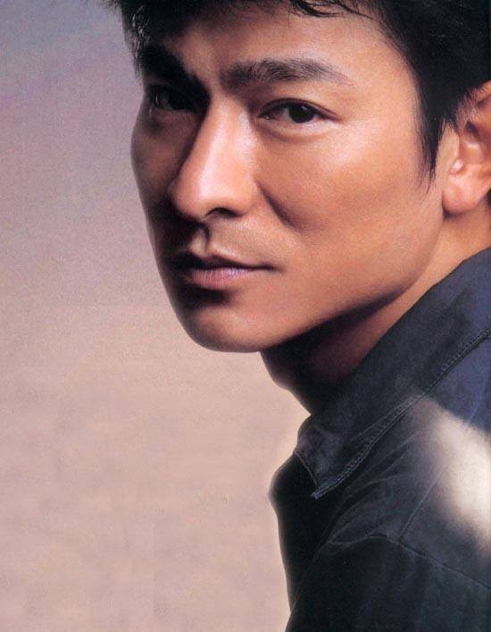 之后他的片约不断相继的出演了《新上海滩》,《大冒险家》等等影视