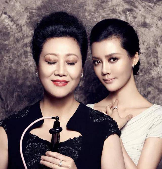 演员王丽云,结婚18年生一明星女儿,分手后帮前夫找女朋友_车晓彤_成为