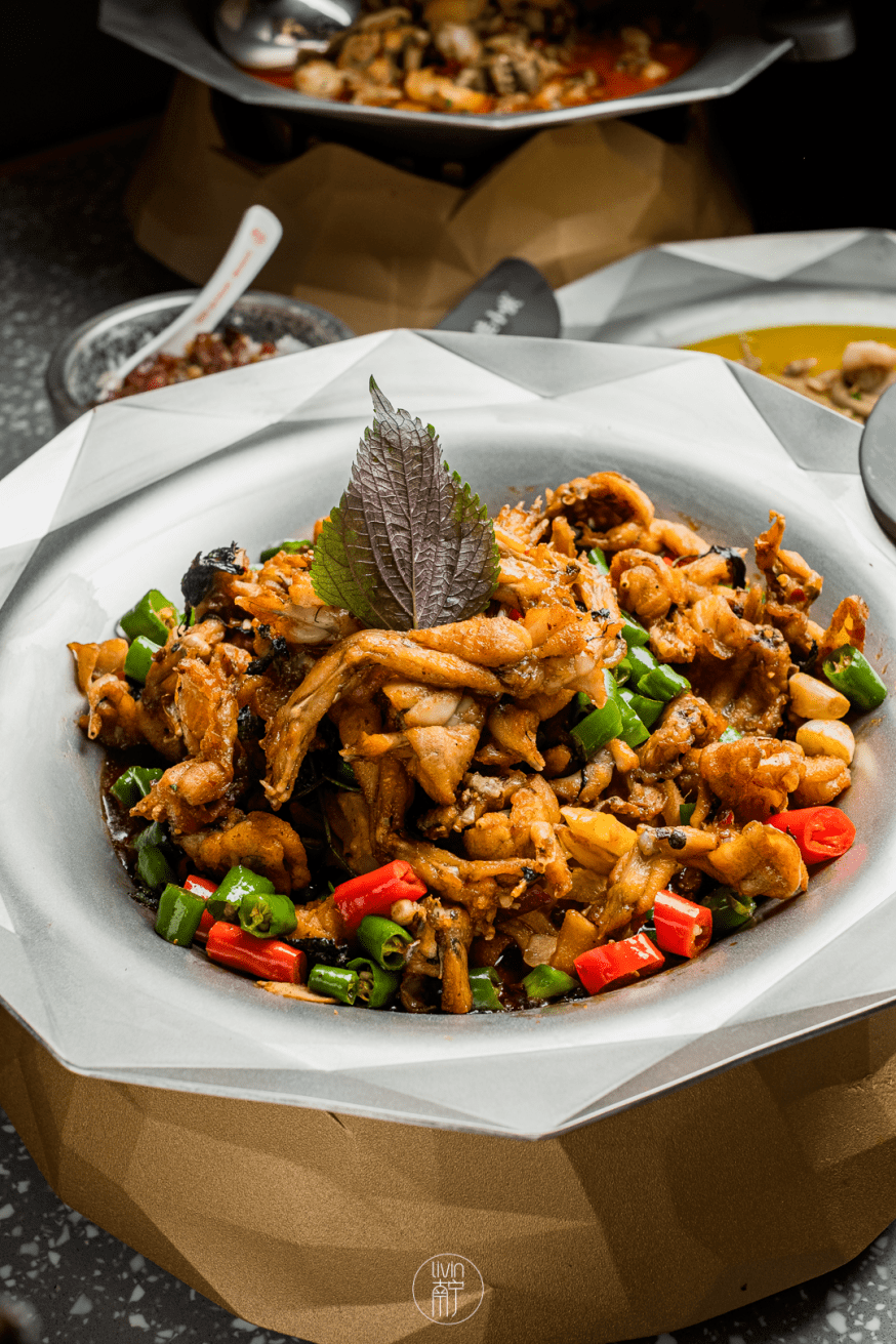 第一次吃蛙小侠的朋友,听我的,不用看菜单.直接点青椒紫苏蛙.