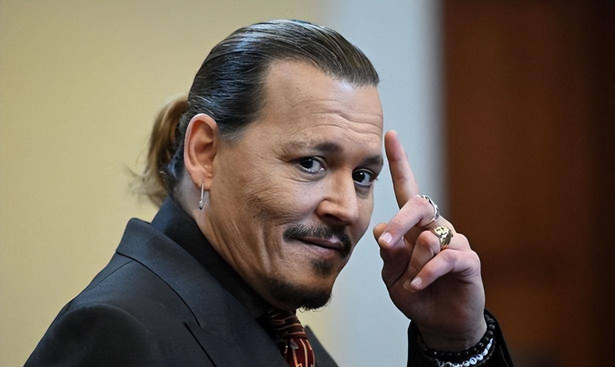 约翰尼·德普剃掉了"硬汉"胡子,网友:很糟糕,他需要体面一点_音乐_新