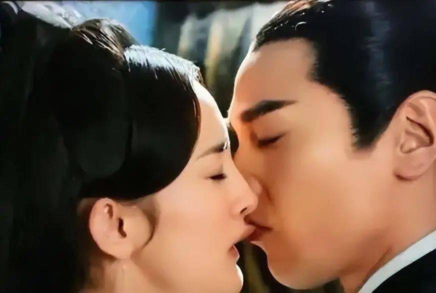 杨紫,最会接吻的90后女明星?_迪丽热巴_李小冉_钟汉良