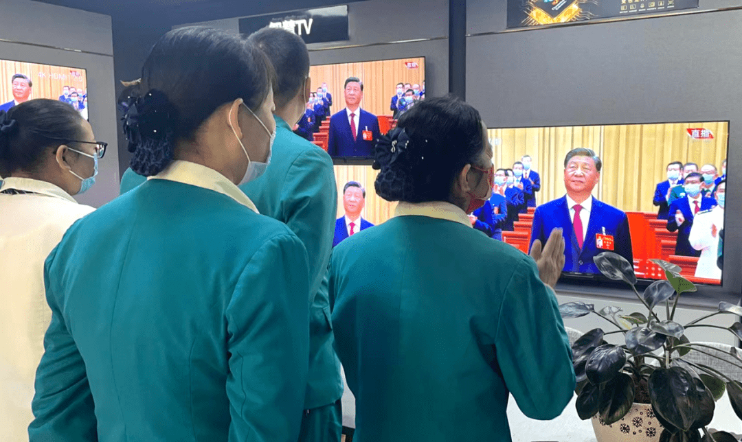 楚雄市工商联组织民营经济人士收看党的二十大开幕会盛况_大会_北京_新村镇