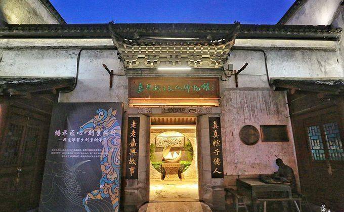 嘉兴有一家粽子博物馆，免门票，在这里可以了解粽子的文化风俗