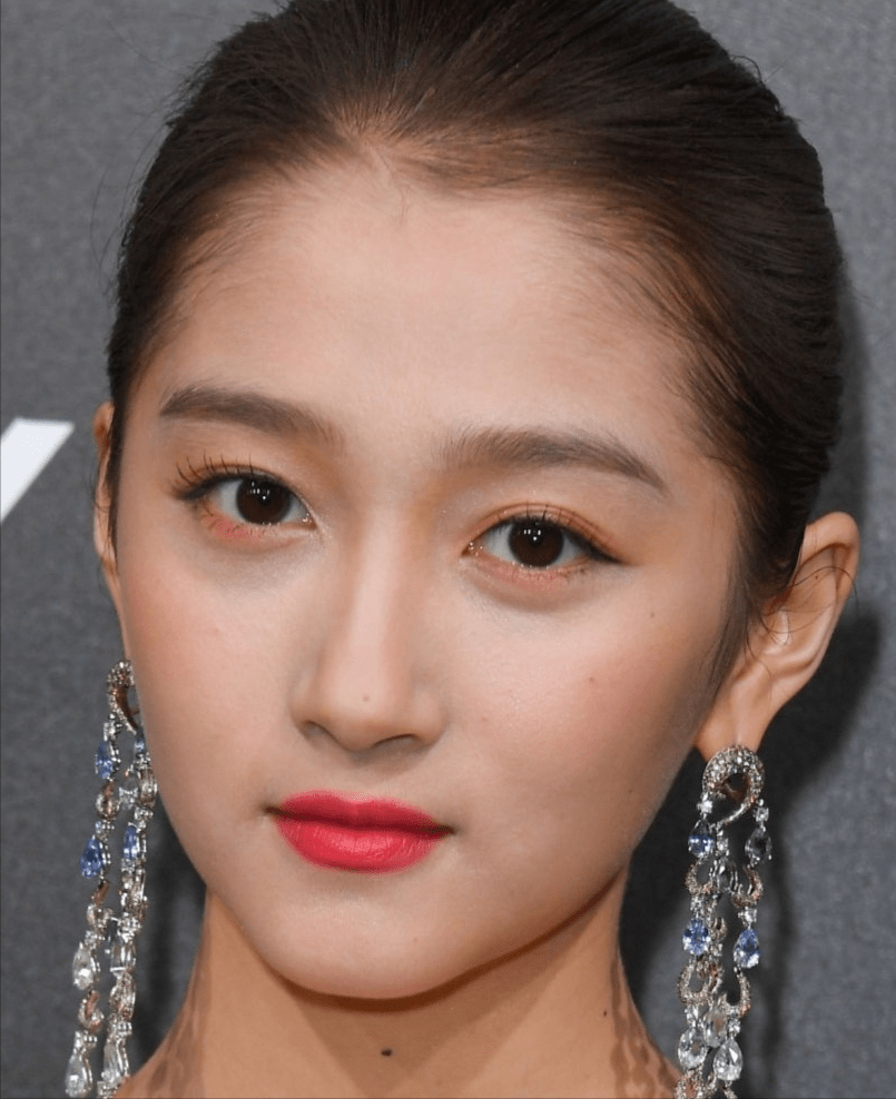 明星眼部状态,杨幂三眼皮,热巴细纹多,果然生图才是"照妖镜"_眼睛