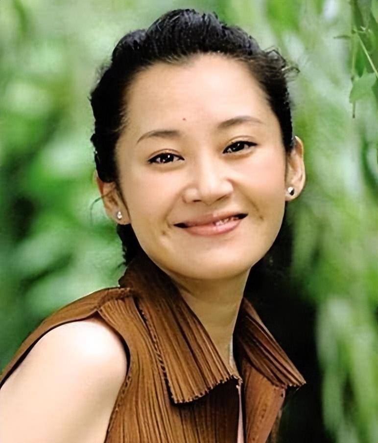 "撩汉无数"许晴:与华晨宇相爱引张翰吃醋,亿万身家迷住京圈大佬_刘波