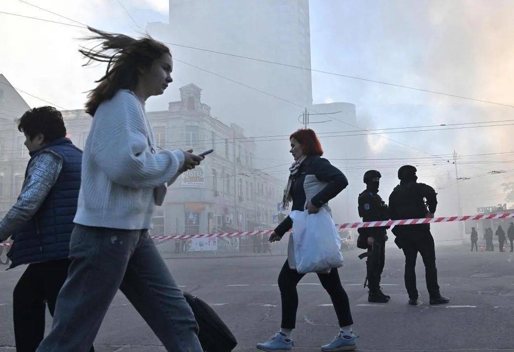 最新！俄军摧毁乌航天通讯中心，泽连斯基称乌克兰30%的发电厂已被摧毁！乌外长提议断交，伊朗回应