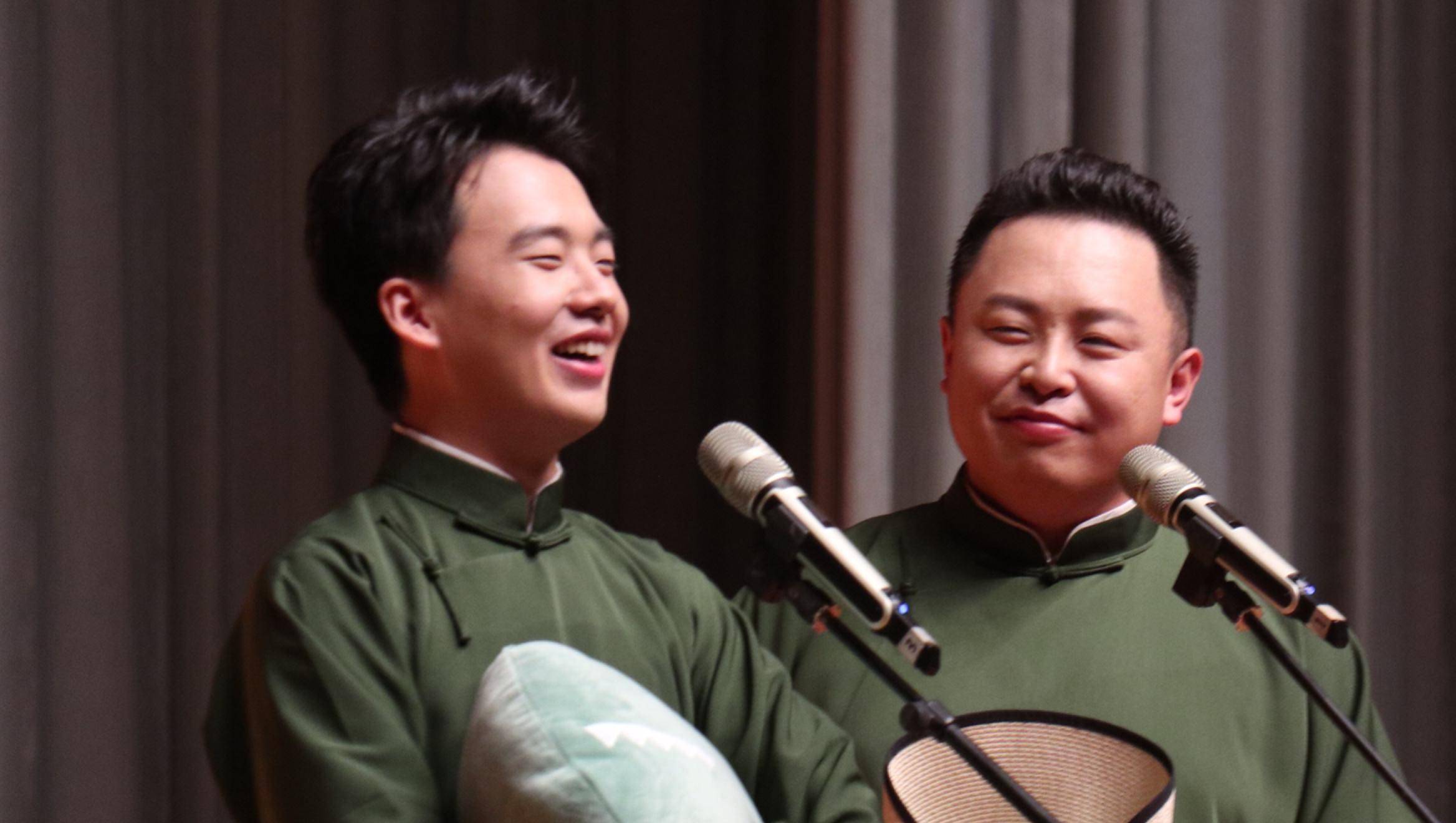 当时郭麒麟作为助演嘉宾登台,和搭档阎鹤祥表演了一段《阴阳五行》.