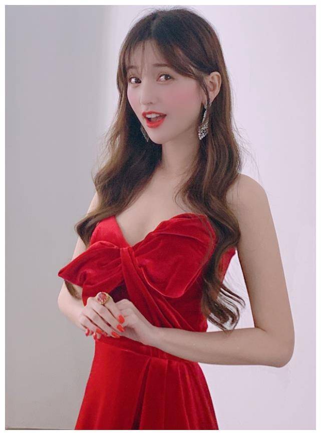 看到她的腰就懂了,谁配得上_金莎_身材_风格