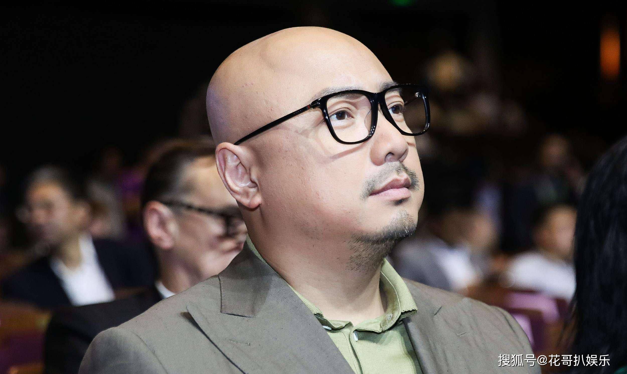 徐峥路透照曝光,头秃肚子大,网友戏称沈腾瘦下来的肉给徐峥了吧_陶虹