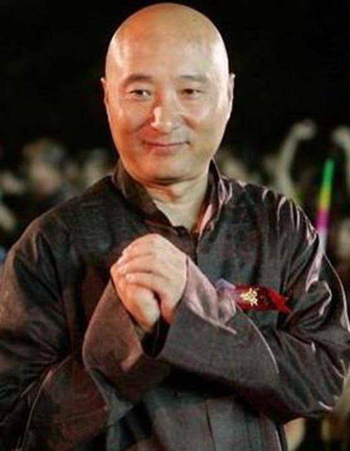 66岁陈佩斯跟儿子要口罩,陈大愚耍小聪明,结果被老爸"暴揍"_朱时茂