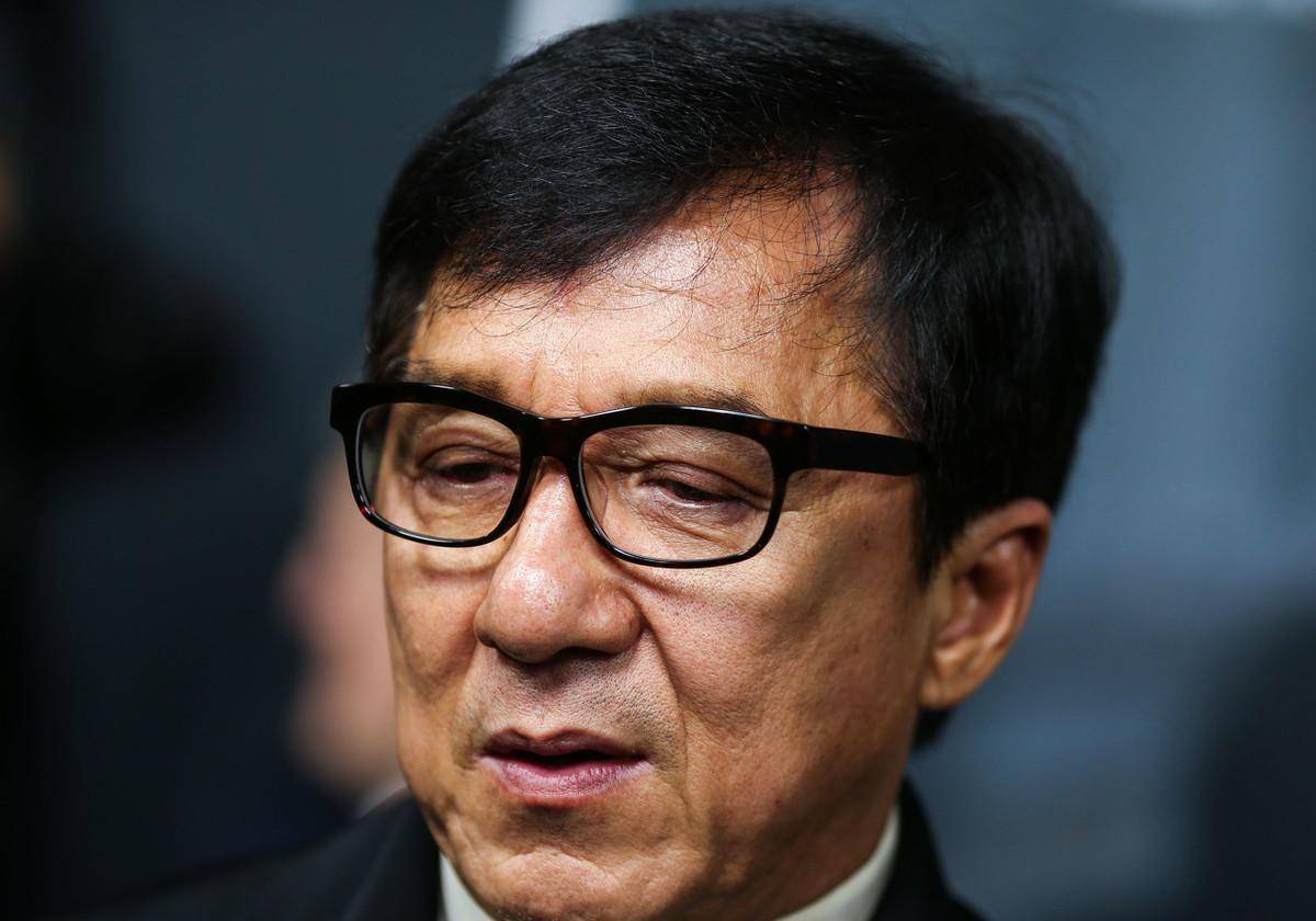 成龙庆生,儿子被困国外:是什么让功夫巨星,变得晚景凄凉_林凤娇