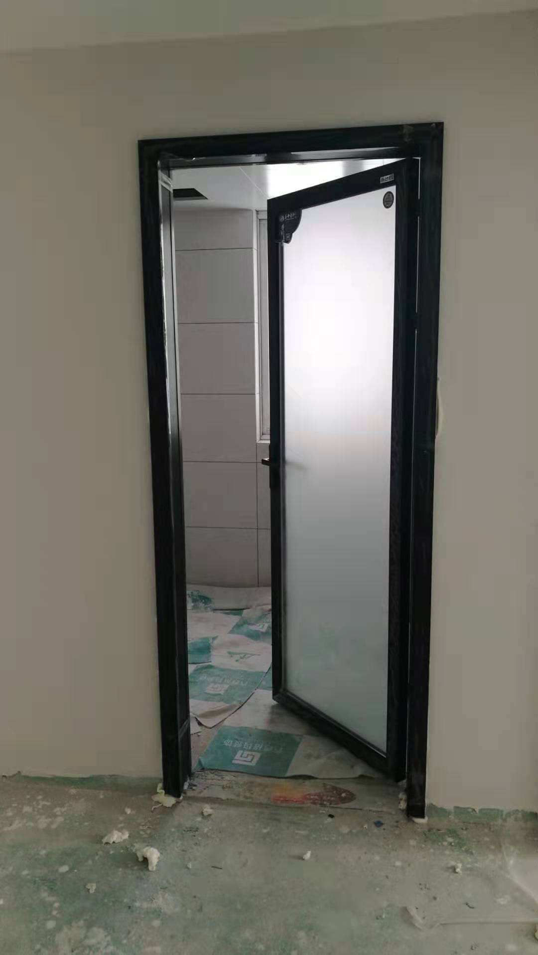 3,费用低单包门套因为只在一侧做门套,可在一定程度上减少室内空间的