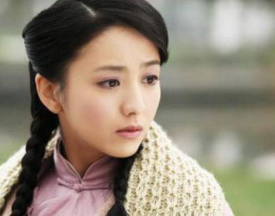 结识王春翠时,曹聚仁15岁,王春翠12岁,第一次遇见,曹聚仁便深深的喜欢