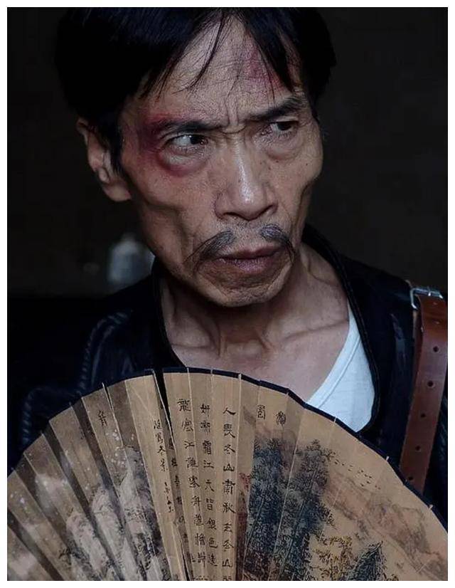 "贾队长"颜冠英:祖上满清贵族,至今仍像旗爷_生活_电视剧_贾贵