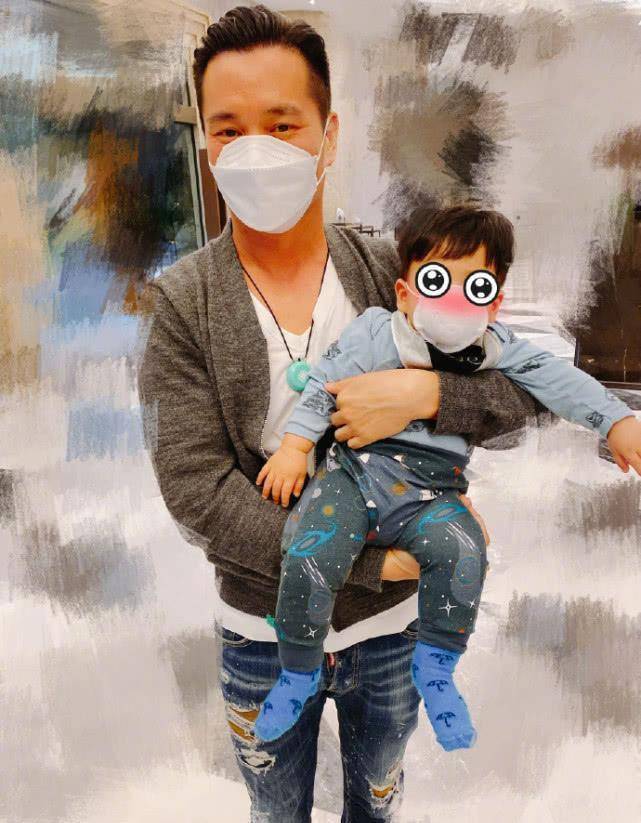 父子久别安以轩担忧儿子叫爸爸“叔叔”，晒一家三口合照幸福满满
