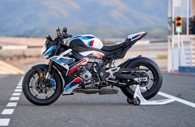 bmw m系列再更新,全新空力套件的賽道猛獸m1000rr與超級街車m1000r