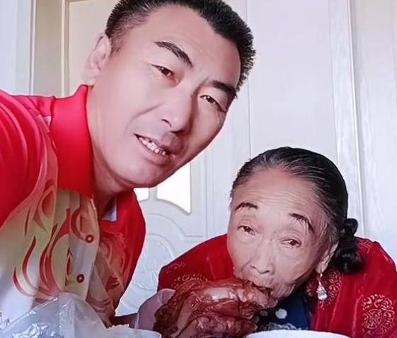 马玉琴讲述自身经历:年轻时是运动健将,一生要强引李玉成倒追_俩人