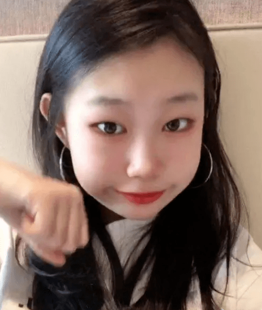 小沈阳女儿女大十八变,15岁颜值逆袭,化浓妆意外撞脸金智妮_沈佳润