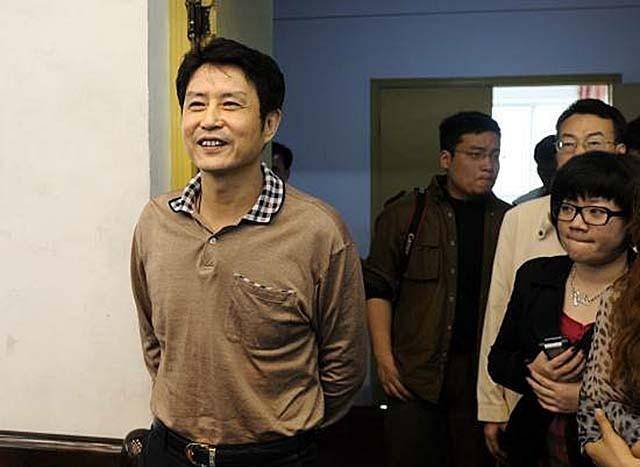 女排名帅陈忠和近况:二婚娶女排弟子为妻,今已退休携妻回归家庭_教练