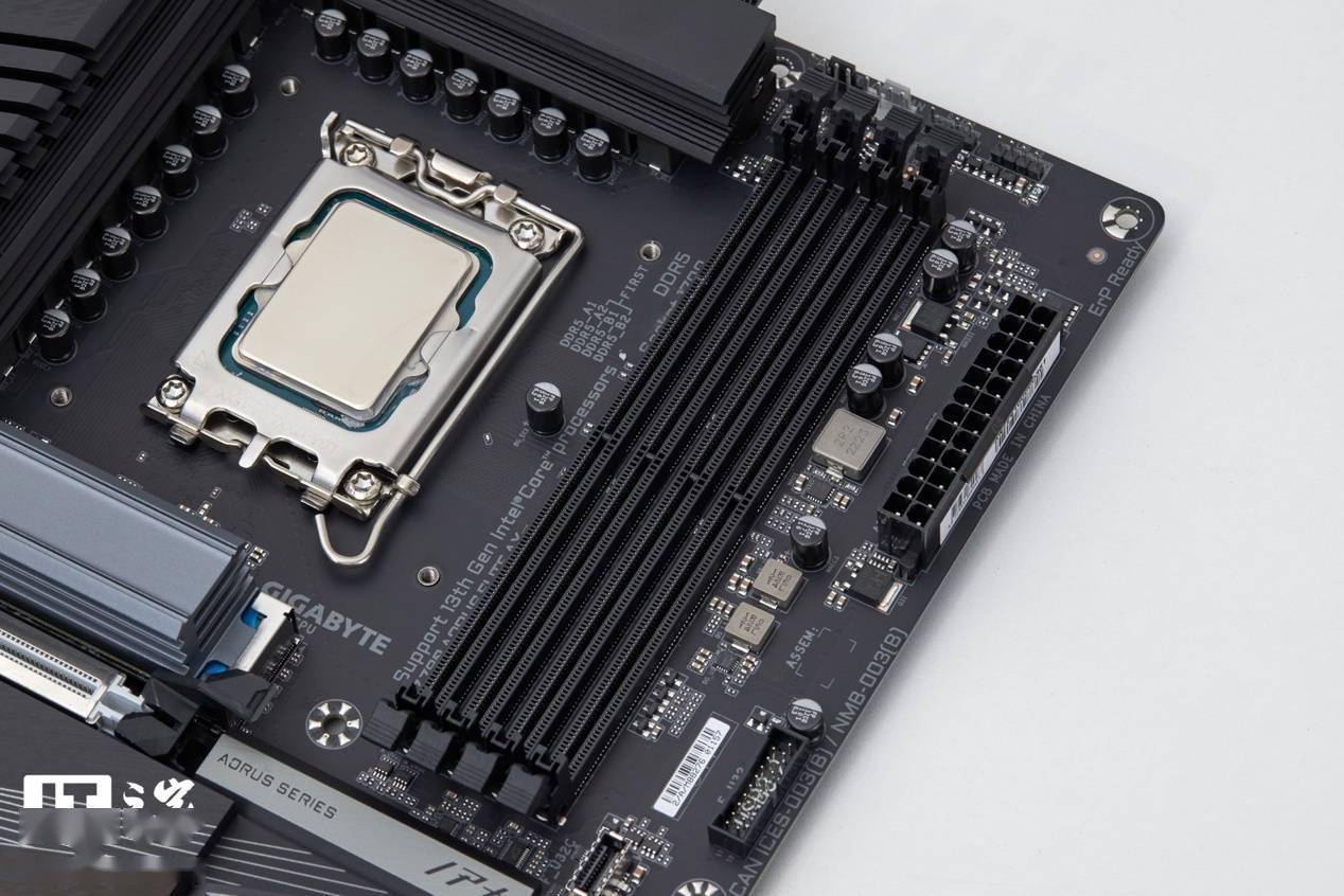 技嘉z790 aorus elite ax 主板图赏,黑色装甲配银灰"雕牌"_支持_接口