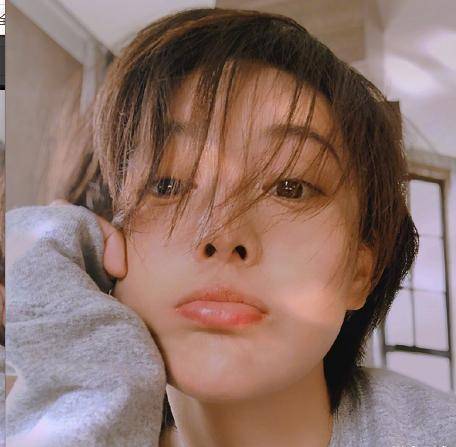 曾穿"东北龙袍"的张馨予,被嘲机场穿搭土丑,而我却看她更顺眼了_工作