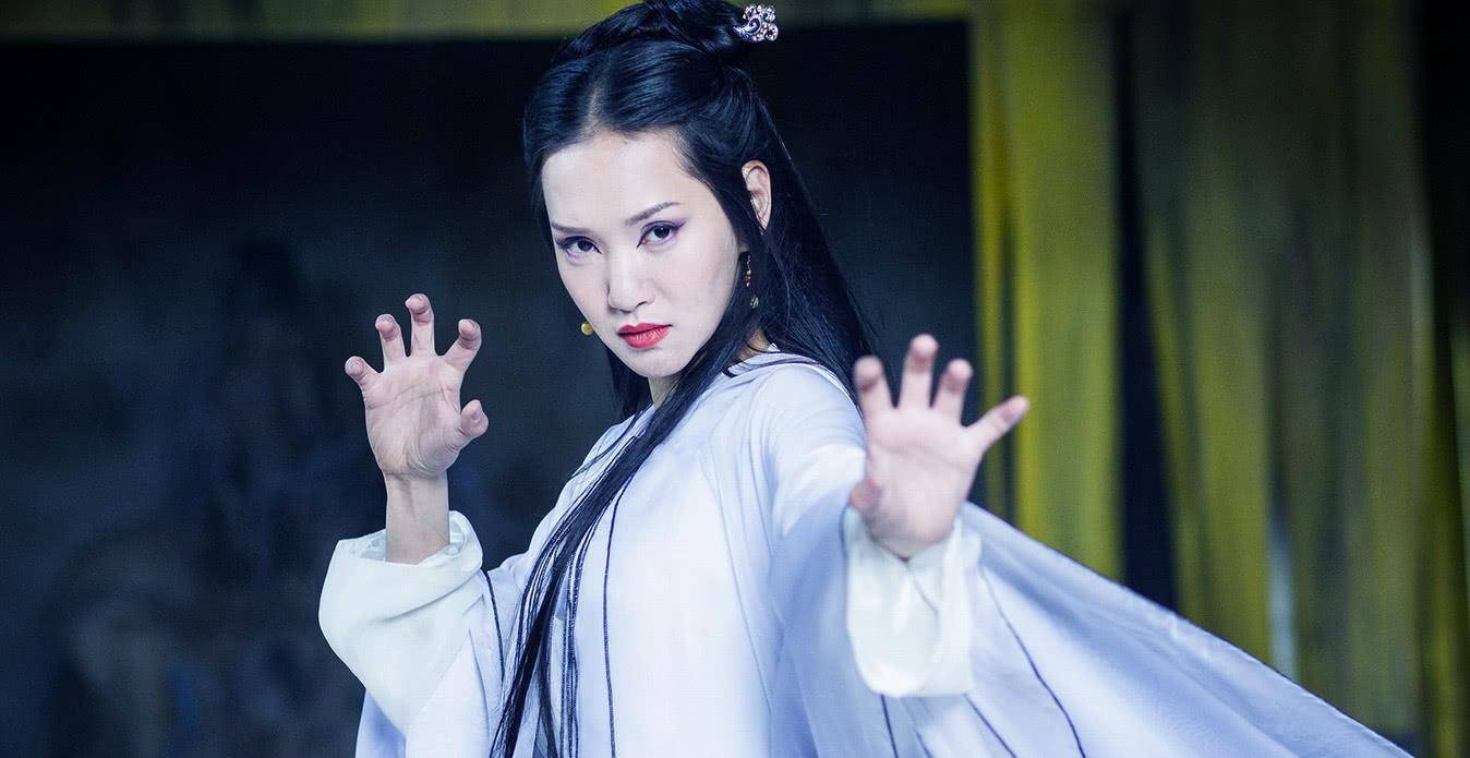 相信大家都会异口同声的说是曾黎,她曾在《聊斋志异之画皮》中饰演