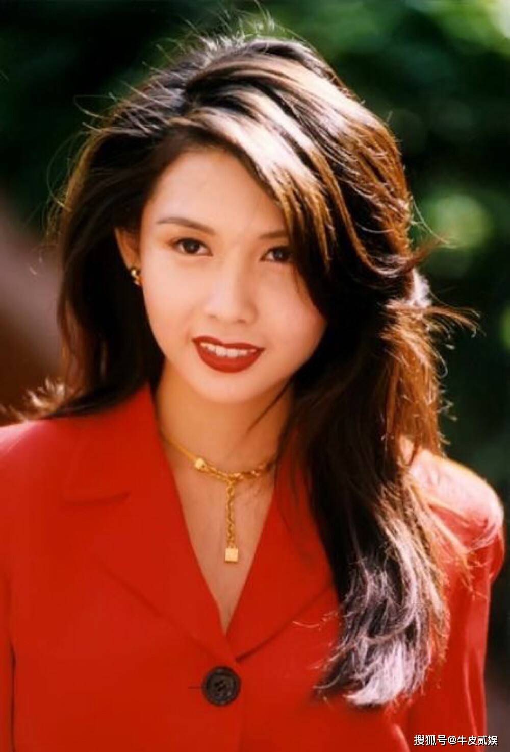 那些年港片女神的风采_港风妆容穿搭风格_港风女神气质