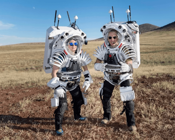 NASA宇航员在亚利桑那州模拟“月球漫步”,为未来登月做准备_美国宇航局_进行_阿特米斯