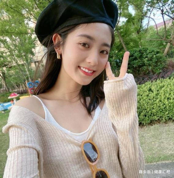 邢菲分享素颜运动照,身上肌肉线条清晰可见_身材_健身房_时候