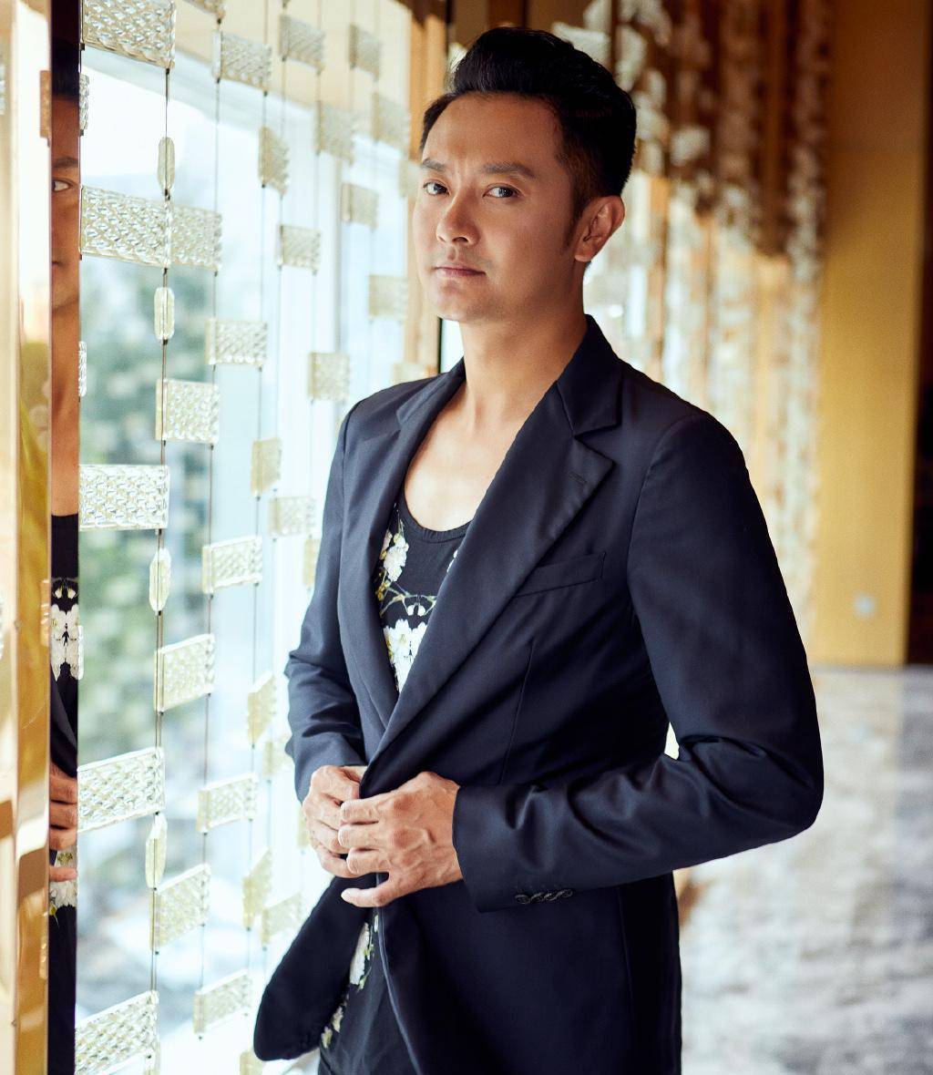 单纯的印小天:被兄弟杜淳插刀,被前妻骗婚骗感情,如今怎么样了_边潇潇