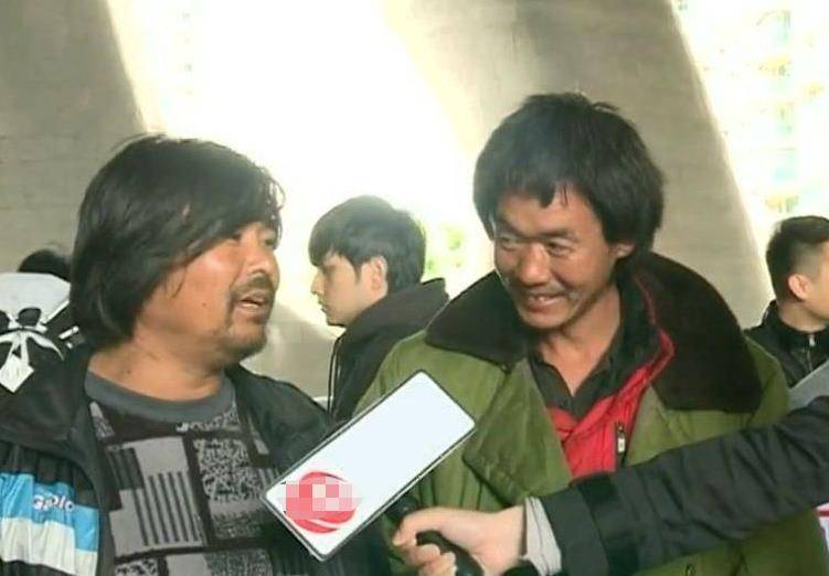 《中国梦之声》,上台以一首的《考面筋》之歌,这首《烤面筋》是程书林