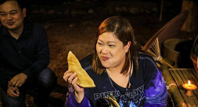 泰国胖公主太可爱,吃百姓的大饼,和诗琳通公主一样平民化_朱拉蓬_女儿