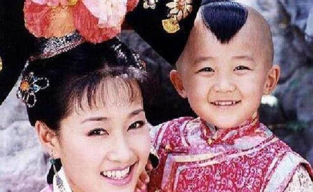 在《还珠格格》三当中,饰演的女明星儿子的东儿贾云哲,想必大家都非常