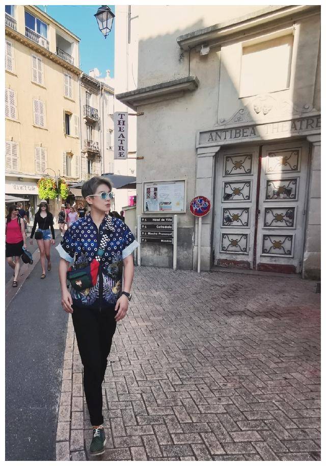 37岁刘力扬太会穿,中性风穿搭a到爆,齐耳短发比男生还帅_刘丽阳_衬衫