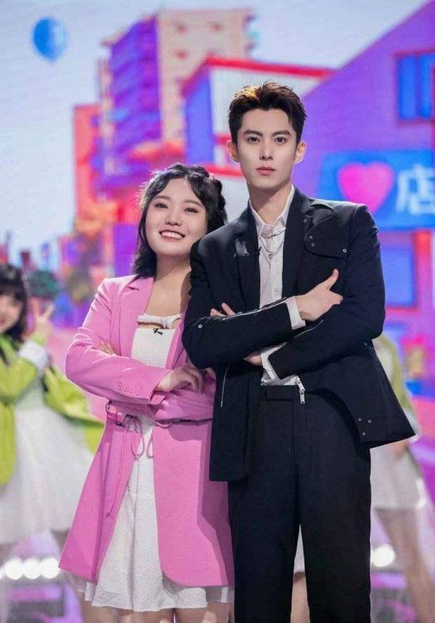 王鹤棣节目上怒摔面具为哪般?长途跋涉去刷碗?