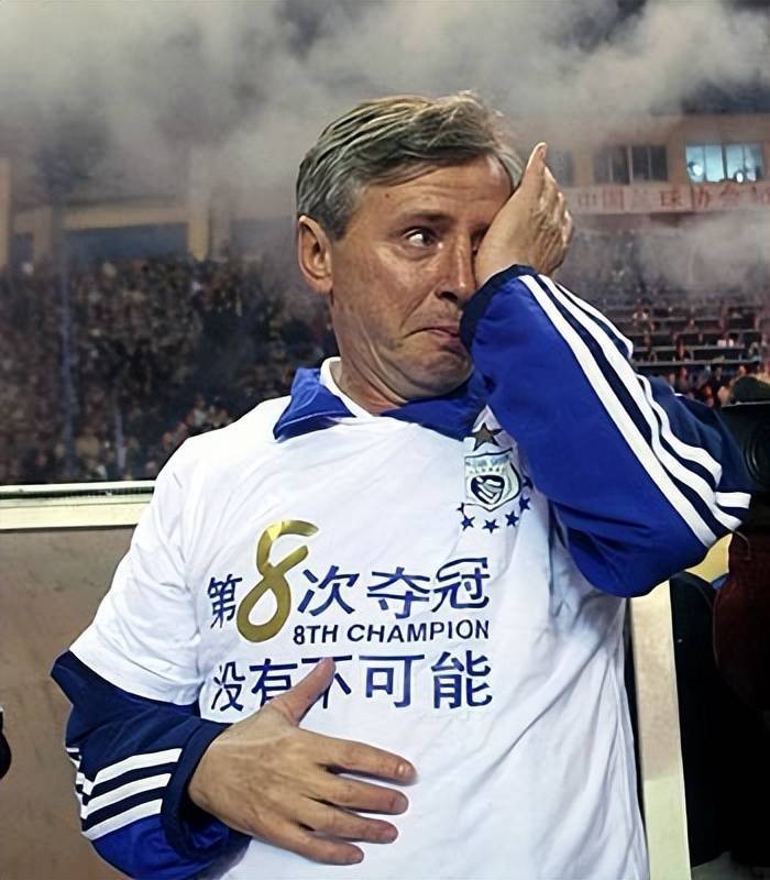 其实,大连实德曾有提前3轮夺冠的机会,可惜上一轮在客场1比2不敌老