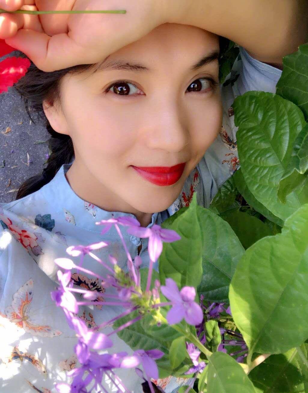 40岁陈好晒素颜爬山照,皮肤状态好到让人羡慕,不愧是"万人迷"_感觉