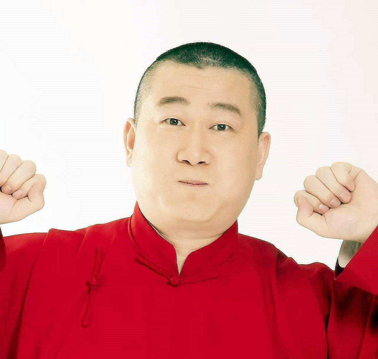 百炼成钢小黑胖,一派宗师郭德纲,十年超越他有何难?_相声_曹云金_师父