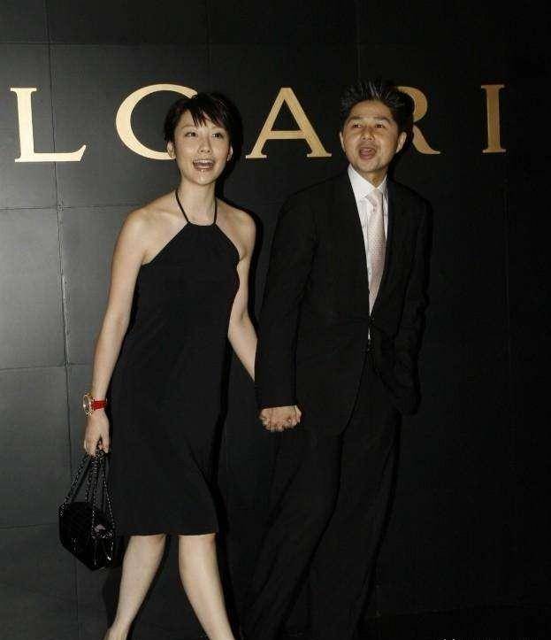 庄友坚成为夫妻之后,陈文媛一直是老公庄友坚的得力助手,这些年来在