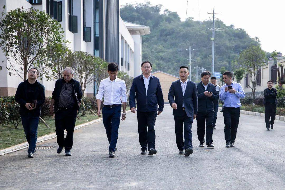 播州区人大常委会副主任付文怀主持召开重点项目座谈会_企业_发展