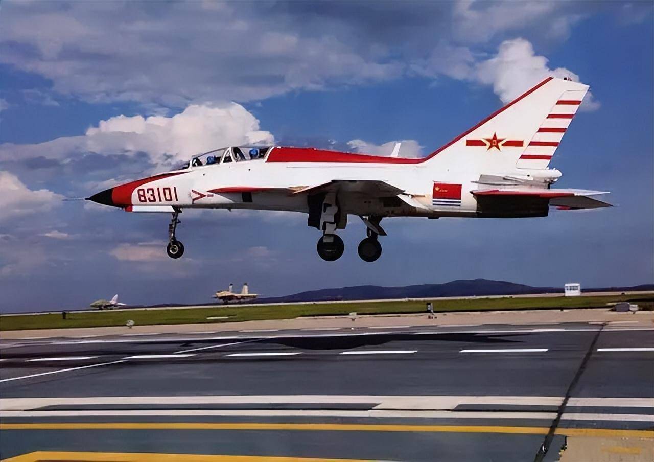 歼教-9g"海山鹰"他们在这一阶段主要进行单机和编队战术科目训练