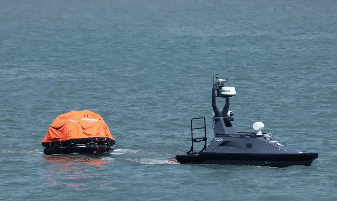 美国核潜艇都快逼到家门口了,伊朗丝毫不惧,成功捕获美军无人艇_无人